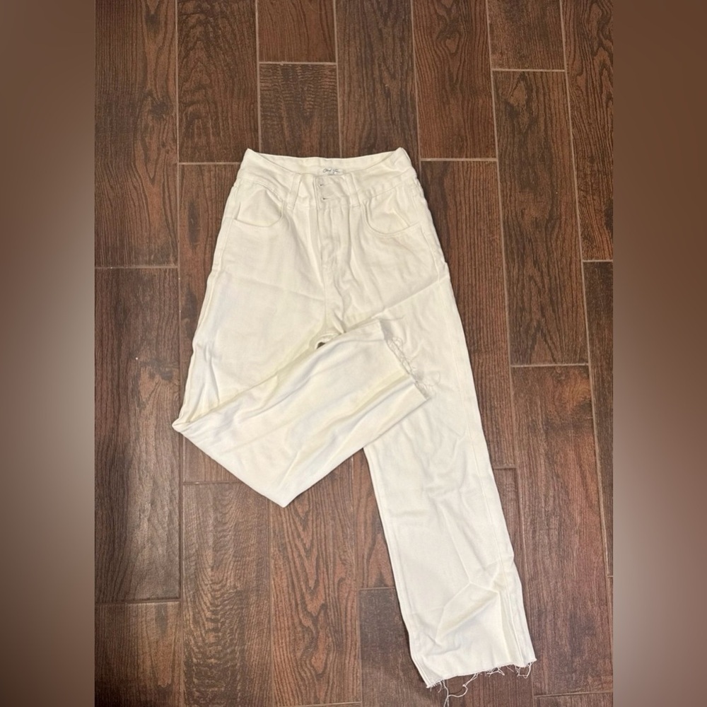 Cloud Ten Woman’s White Denim NWOT - Picture 4 of 4